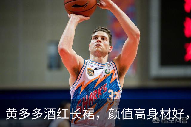 黄多多酒红长裙，颜值高身材好，沉静优雅！